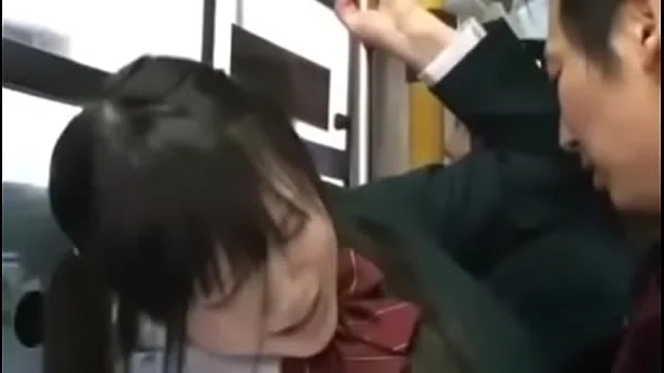 Extraño seduce y coje a colegiala en el bus 4